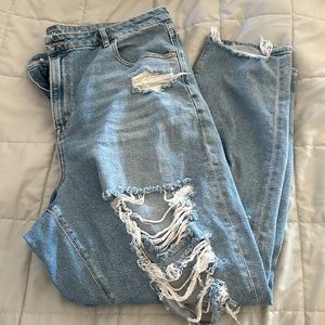 WORN ONCE. American Eagle Stretch Curvy Mom Jean size 20
